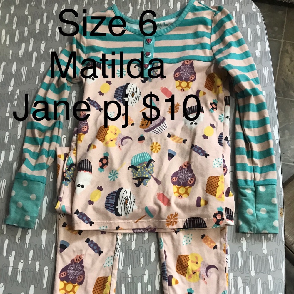 Matilda Jane Long sleeve/pant pj set size 6 great condition